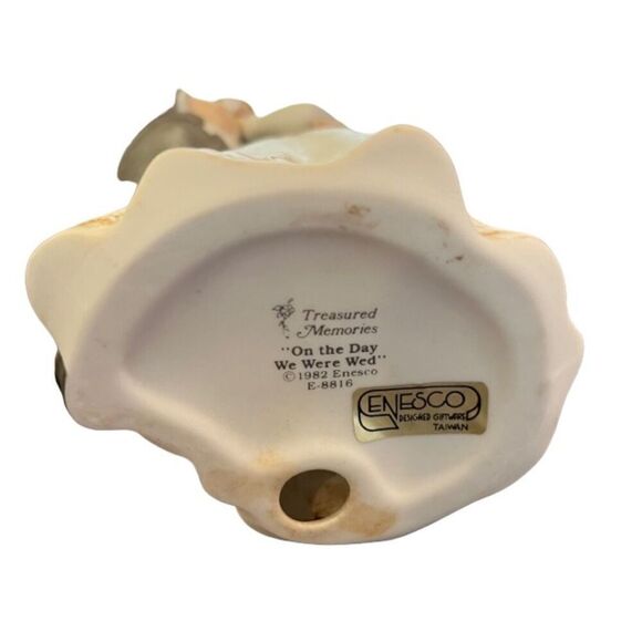 Enesco 1982 "On the Day We Were Wed" Bride and Groom figurine - Picture 7 of 7